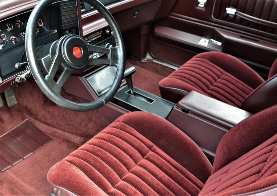 Интерьер Chevrolet Monte Carlo SS 1985 года  (фото 39 из 69)